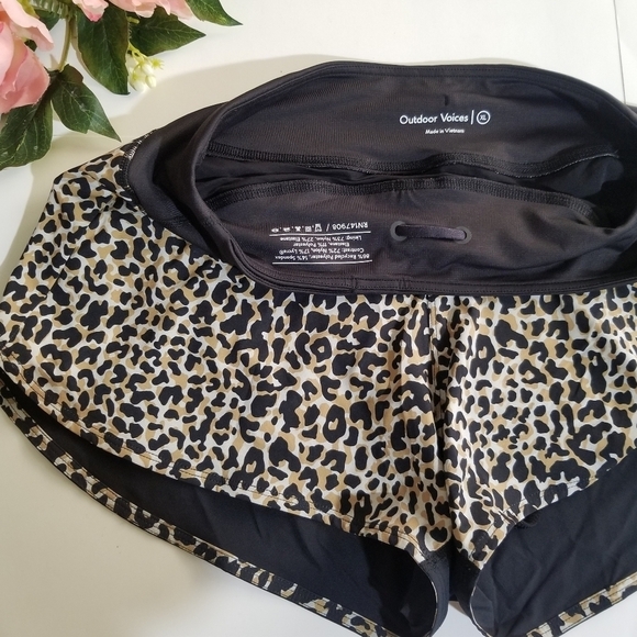 Outdoor Voices Leopard Hudson 2.5" Shorts XL - Picture 11 of 16